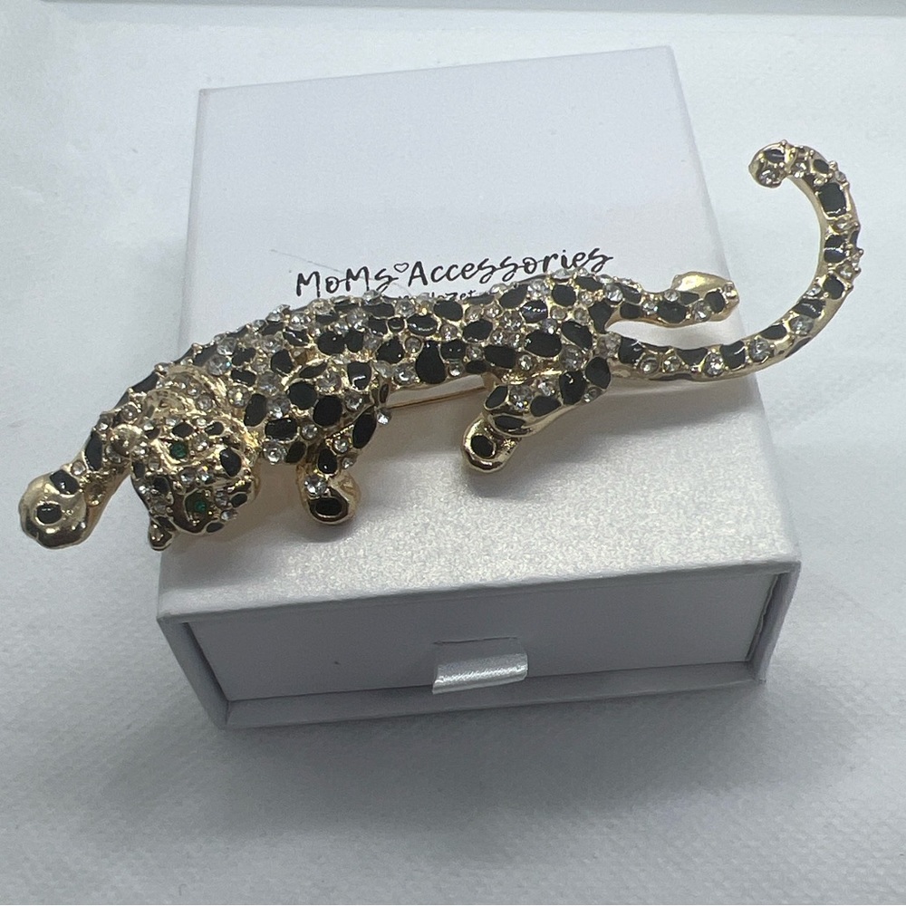 Leopard Brooch - Picture 1 of 3